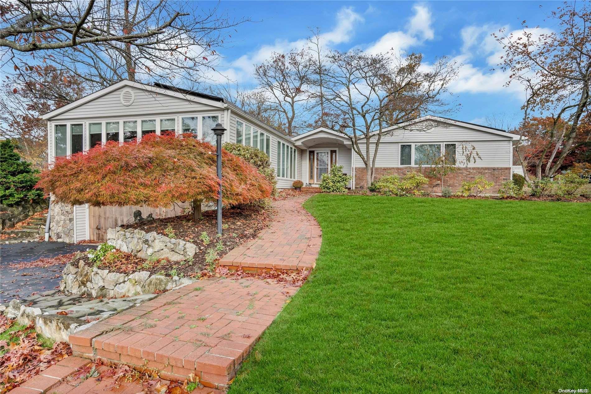 Bluff Cir, Hauppauge, NY 11788
