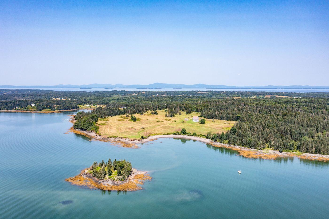 S Shore Rd, North Haven, ME 04853