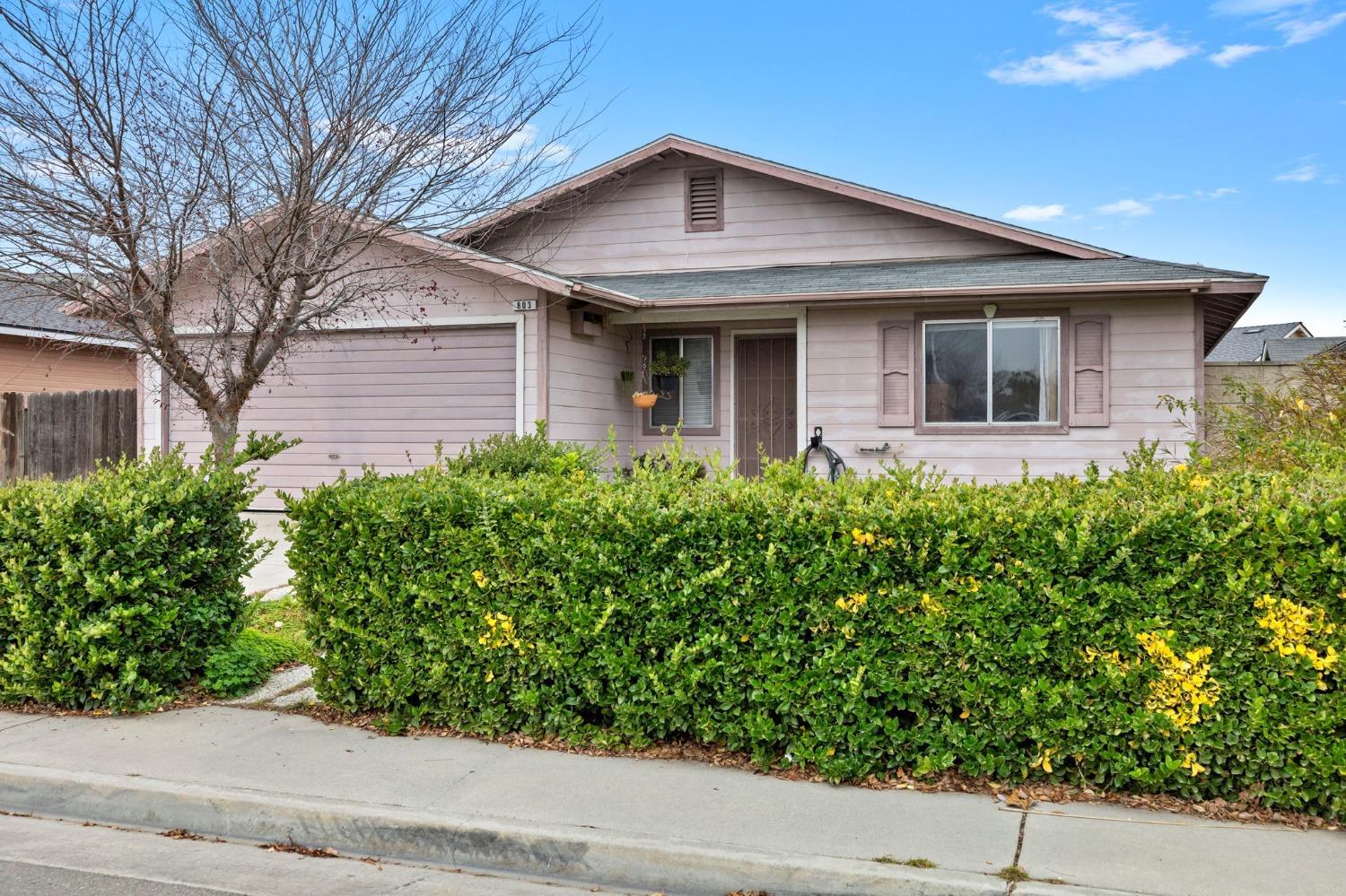 Gomes Dr, Firebaugh, CA 93622
