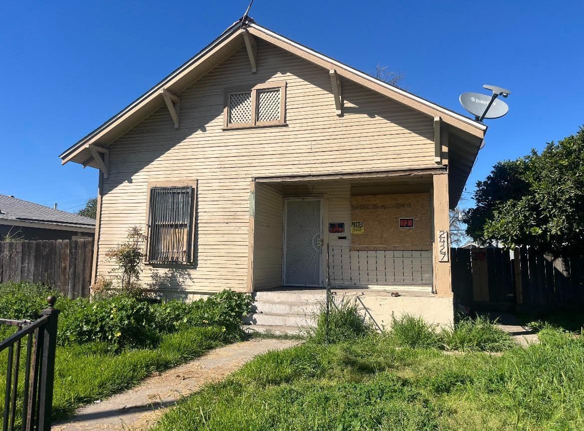 E Tyler Ave, Fresno, CA 93701