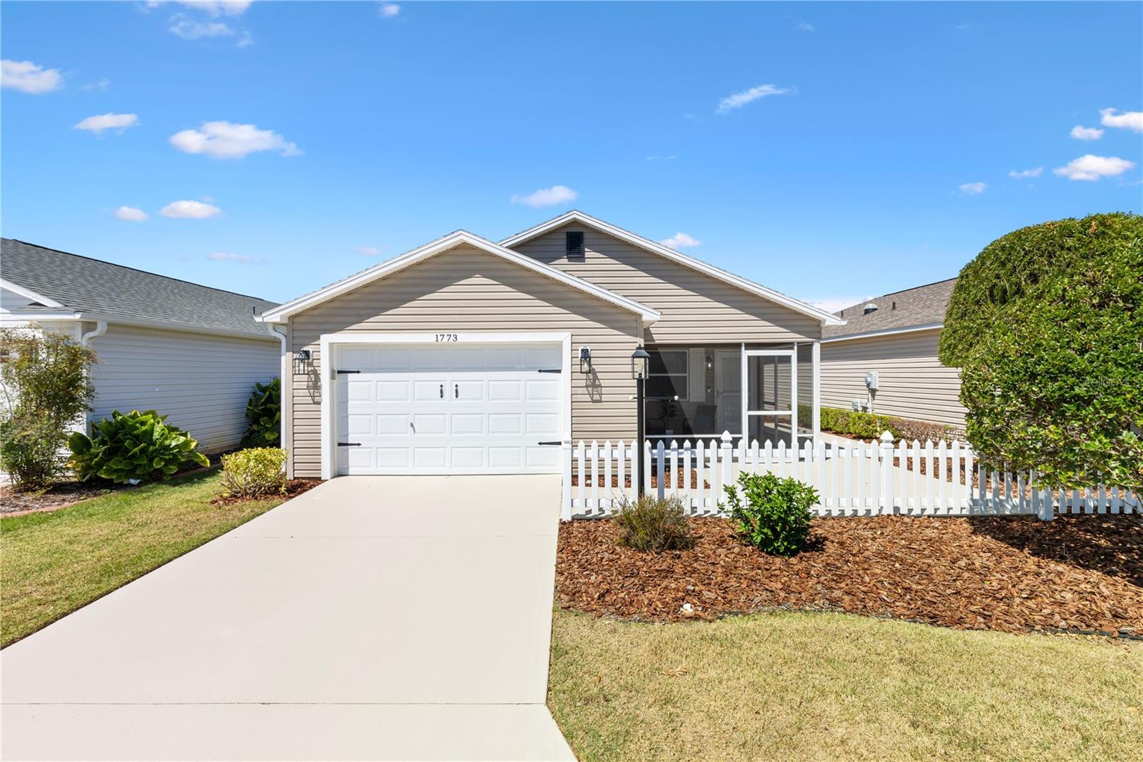 Hallandale Ln, The Villages, FL 32162