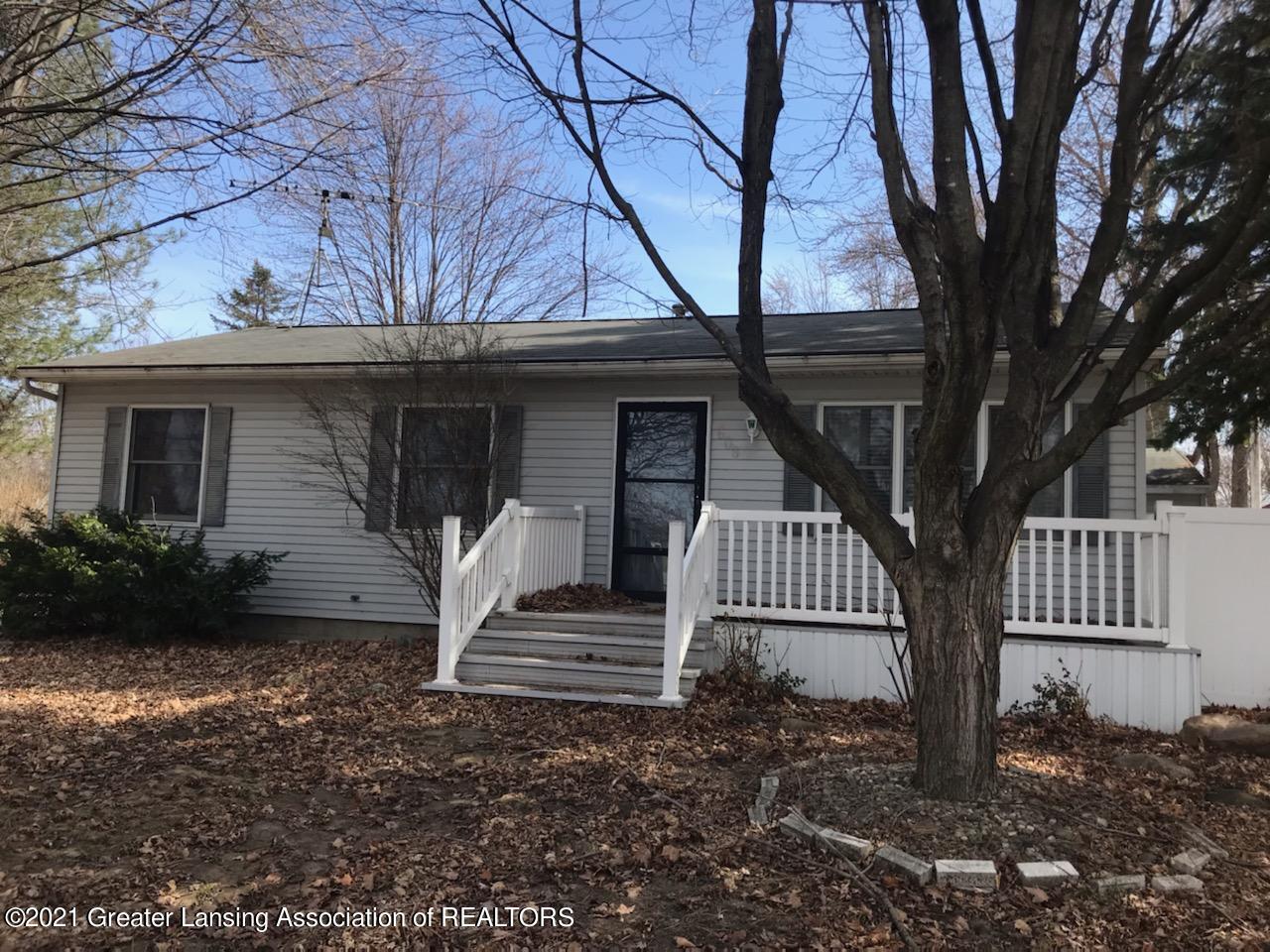 N Morton St, Saint Johns, MI 48879