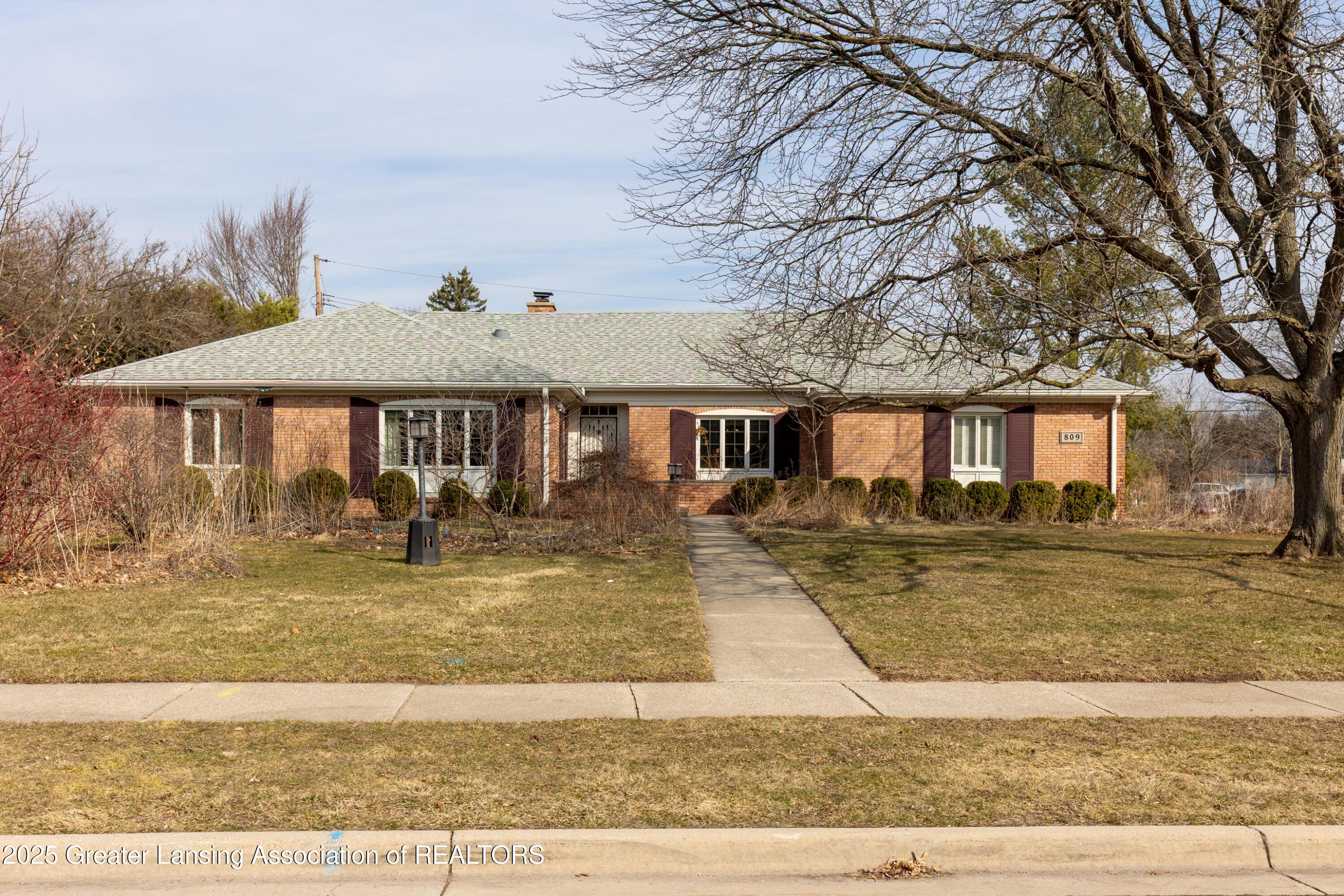 Tanglewood Ln, East Lansing, MI 48823