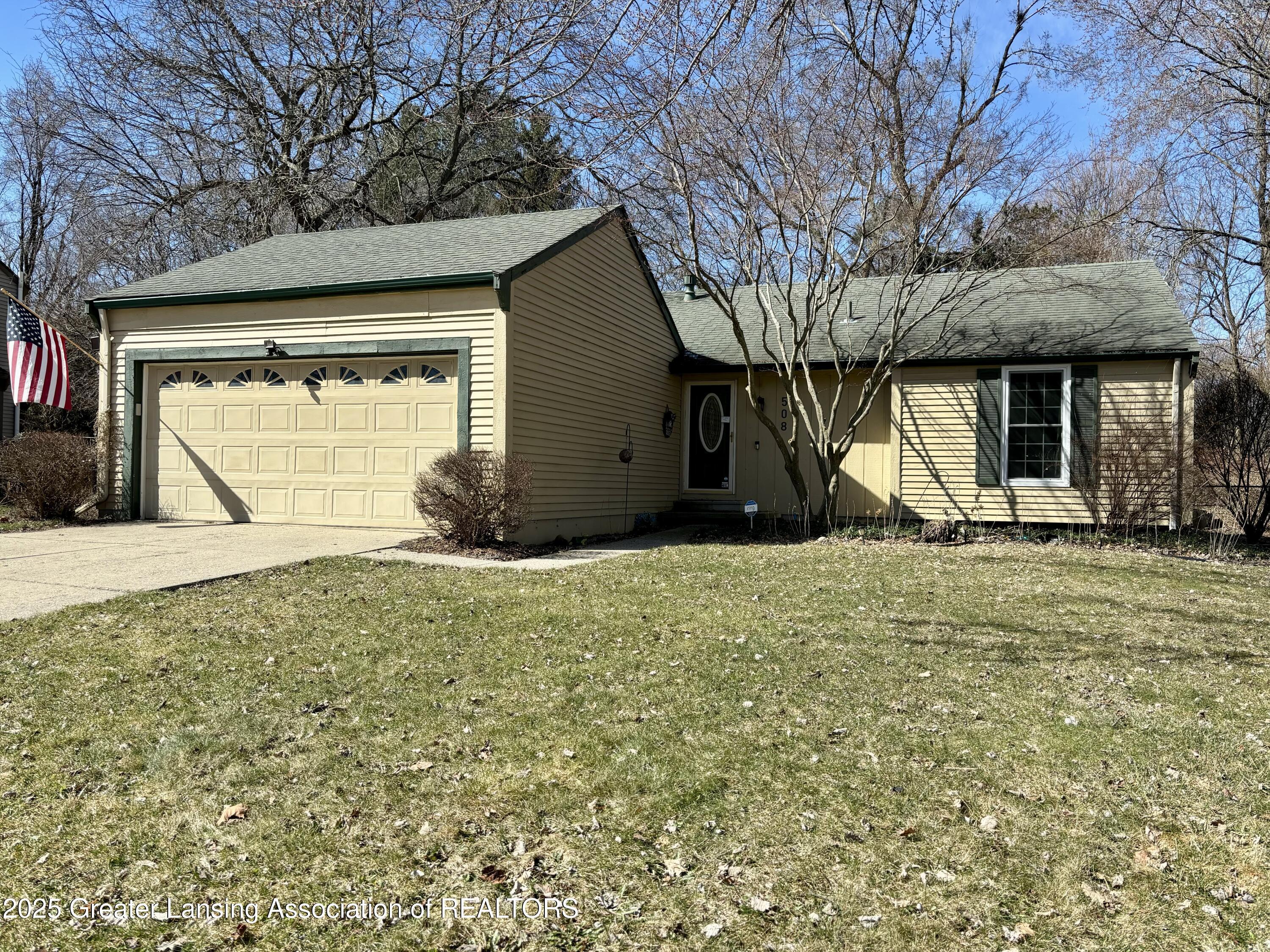Chesley Dr, Lansing, MI 48917