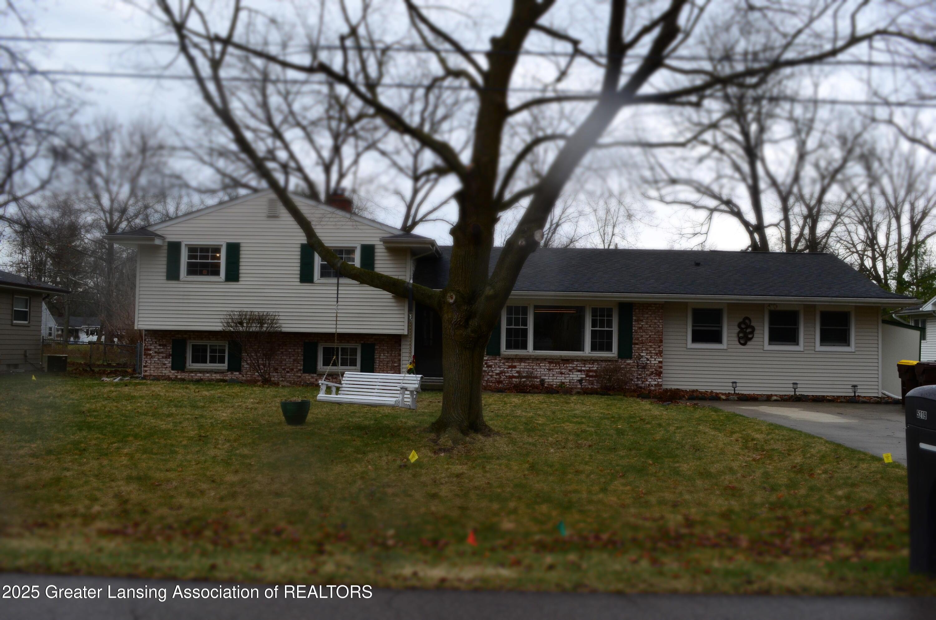 Wardcliff Dr, East Lansing, MI 48823