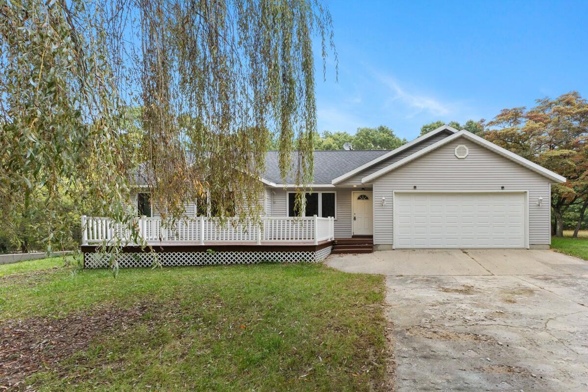 Bass Lake Ave, Gowen, MI 49326