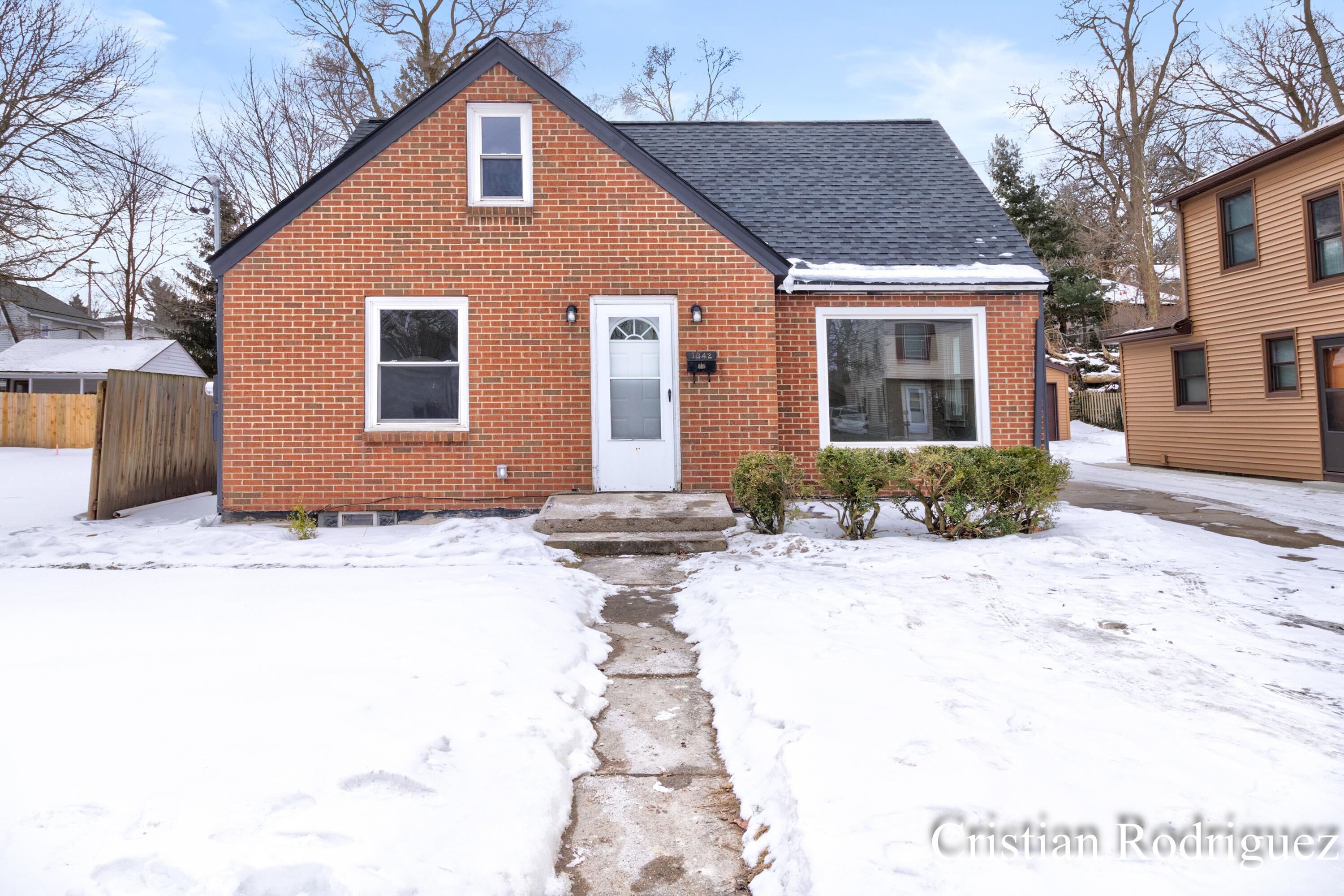 Dickinson St Se, Grand Rapids, MI 49507