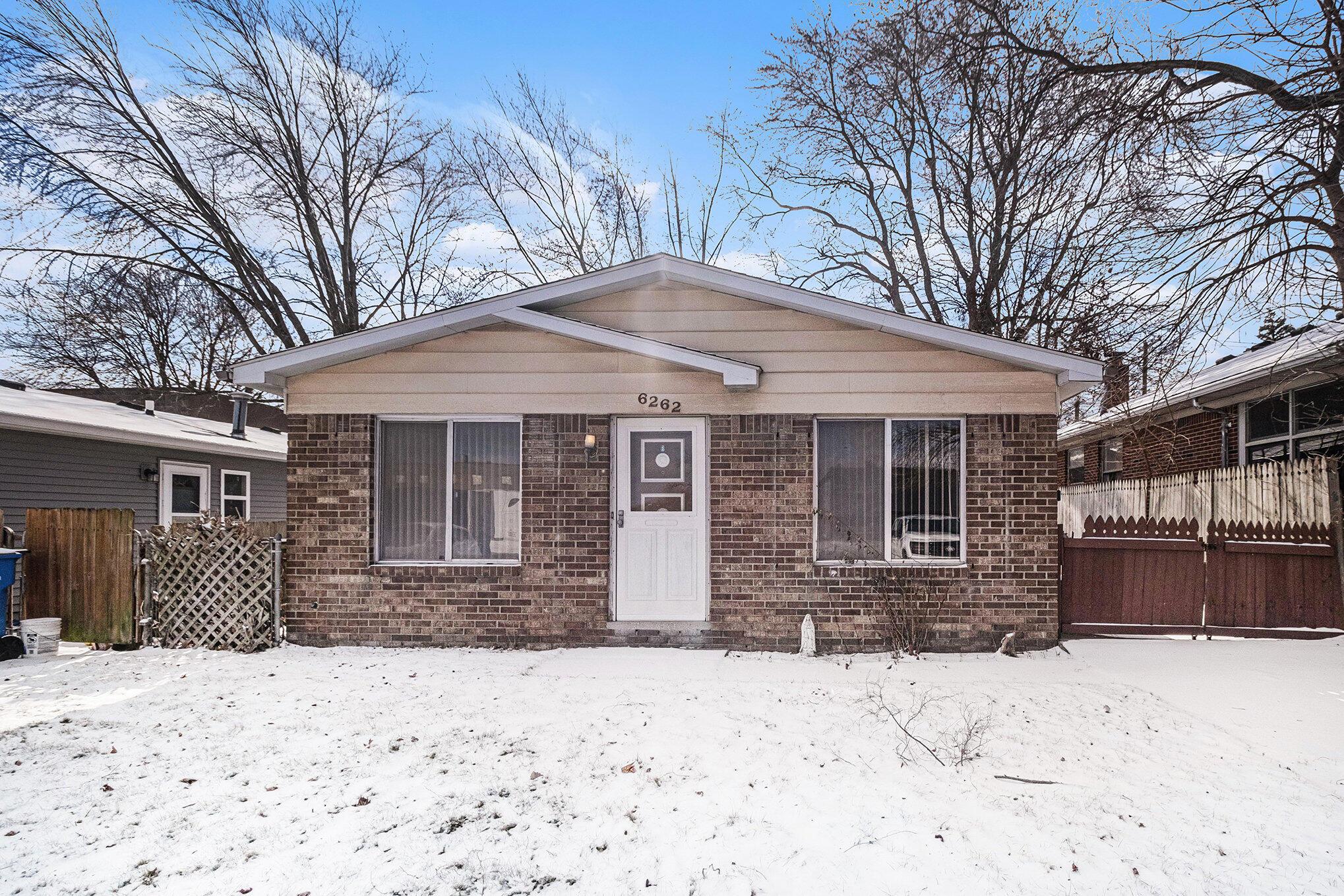 E 14 Mile Rd, Warren, MI 48092