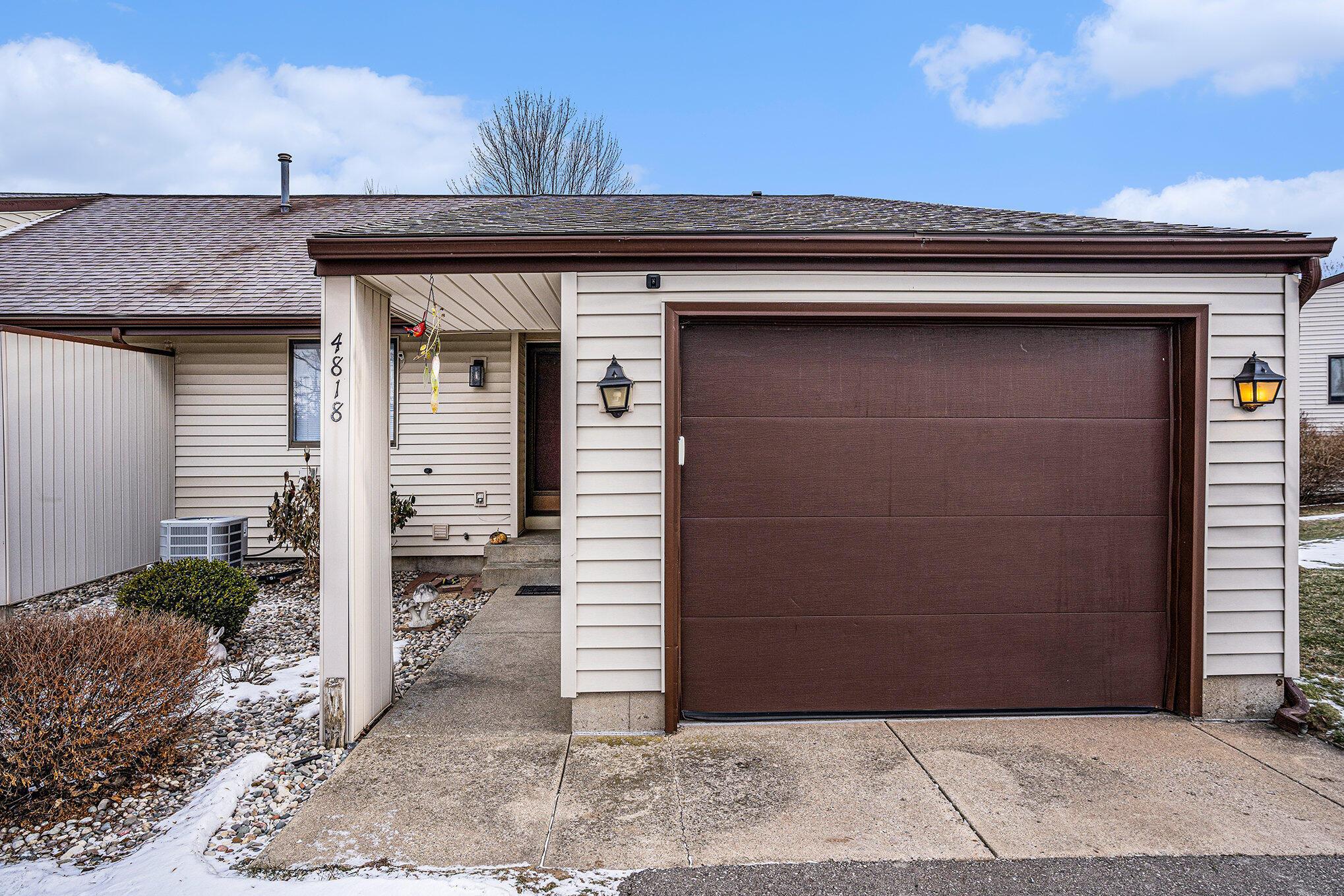 Meadowview Ct, Hudsonville, MI 49426