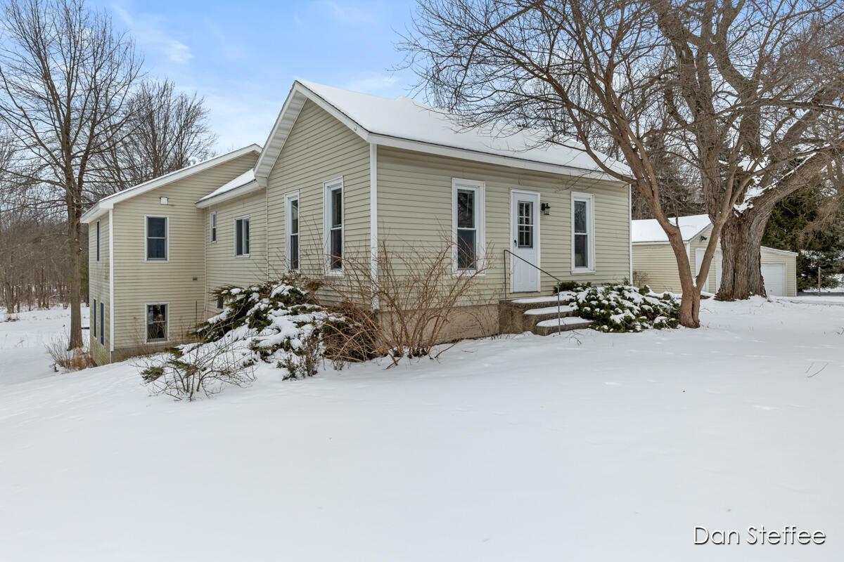 12 Mile Rd Nw, Sparta, MI 49345