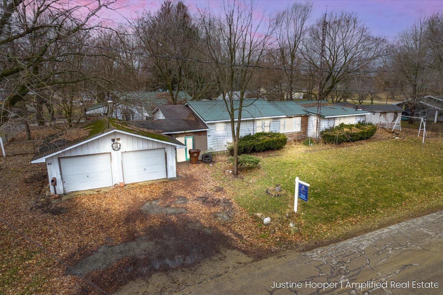 Edna St, Nashville, MI 49073
