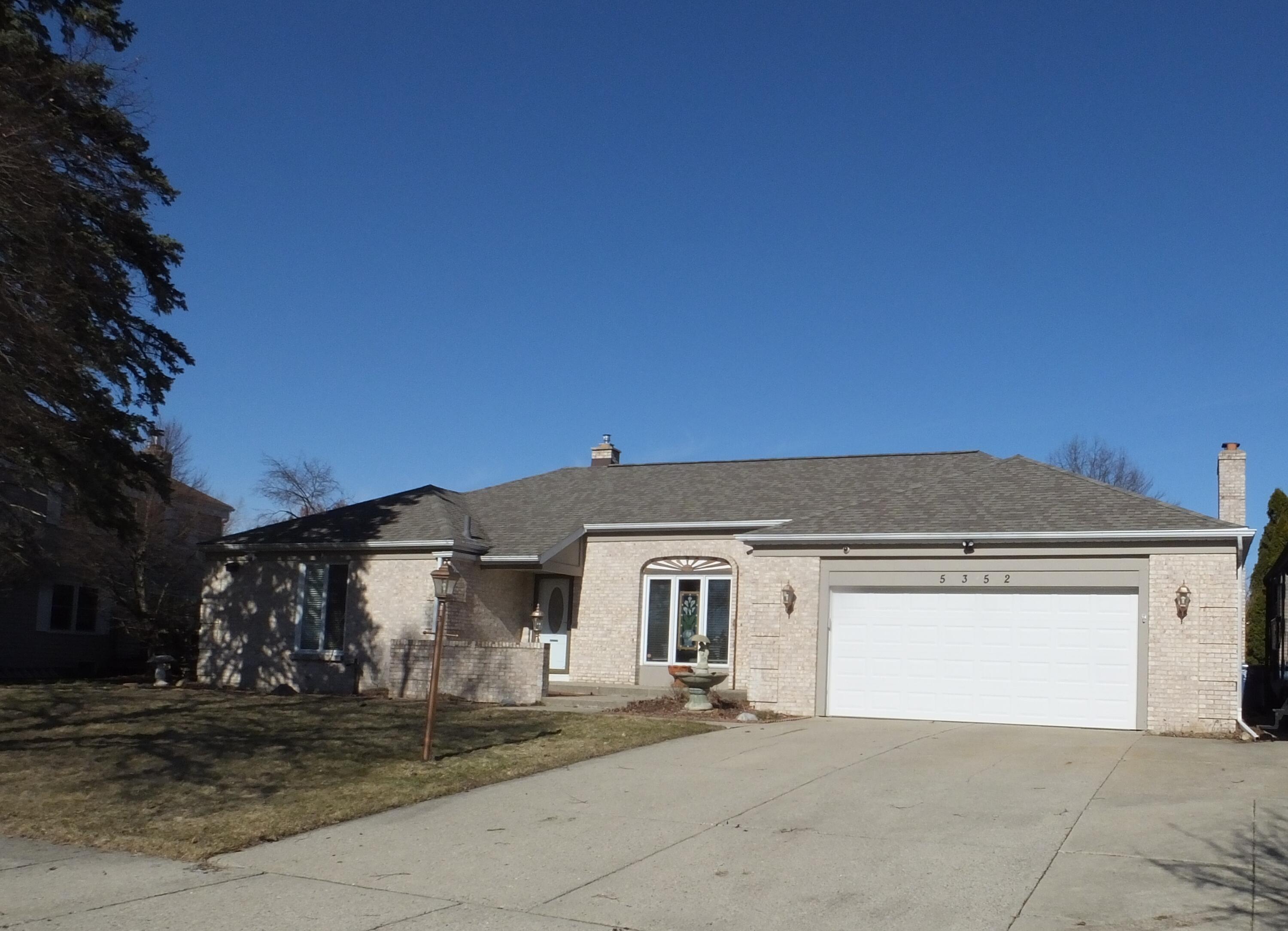 Queensbury Dr Se, Grand Rapids, MI 49508