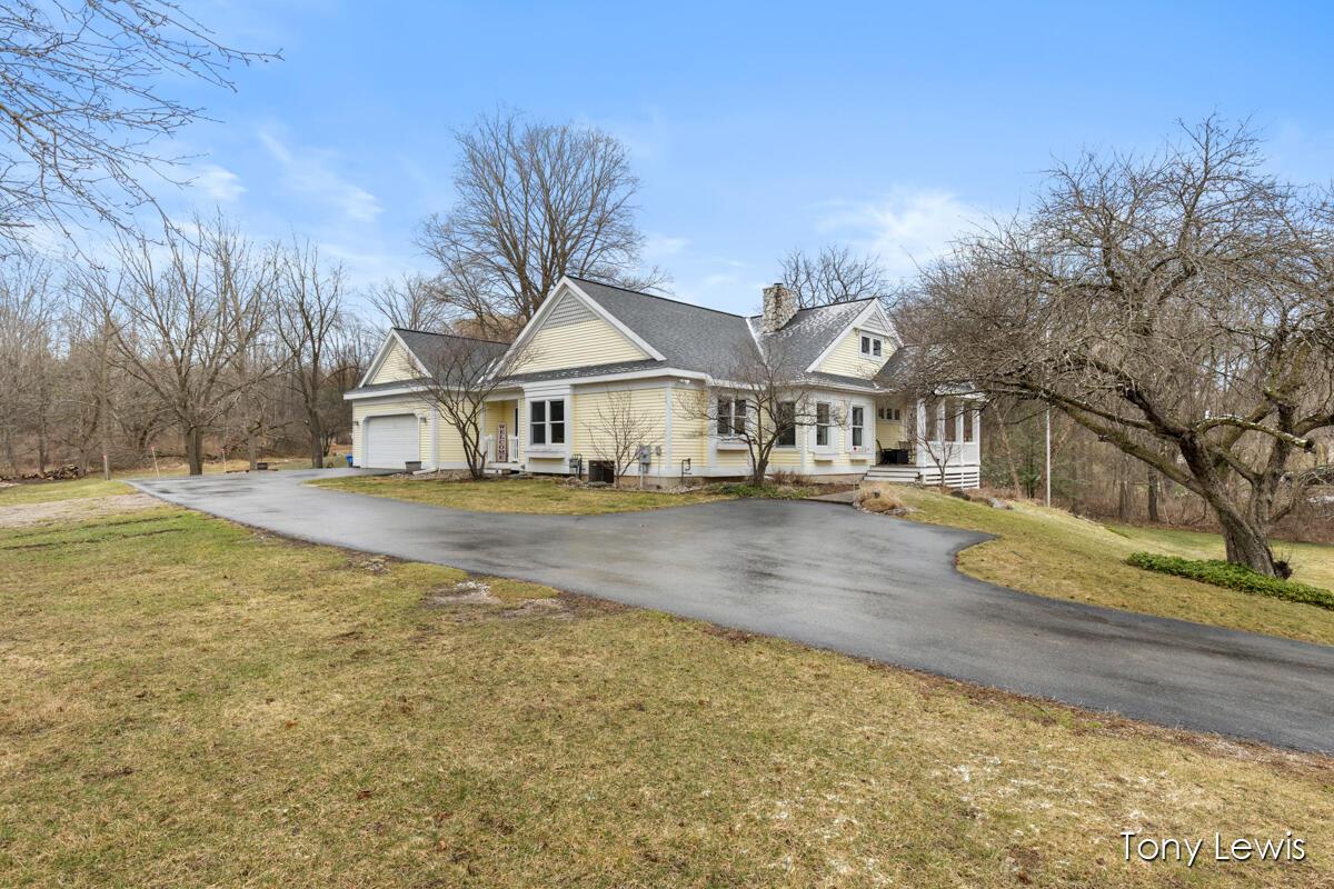 12 Mile Rd Ne, Rockford, MI 49341