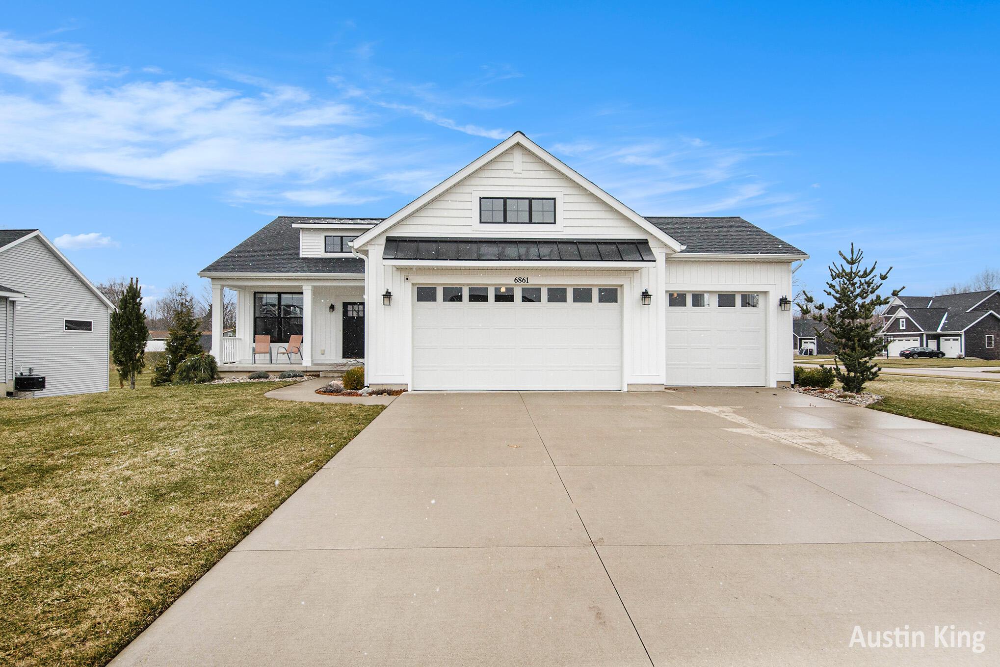 Alward Dr, Hudsonville, MI 49426