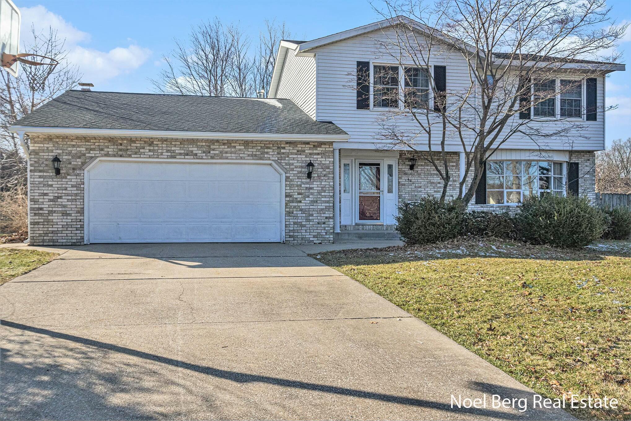Cherrywood Ct, Norton Shores, MI 49441