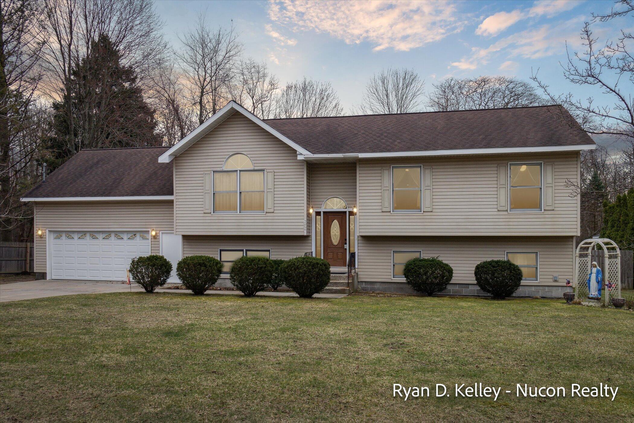 Porter Rd, Norton Shores, MI 49441