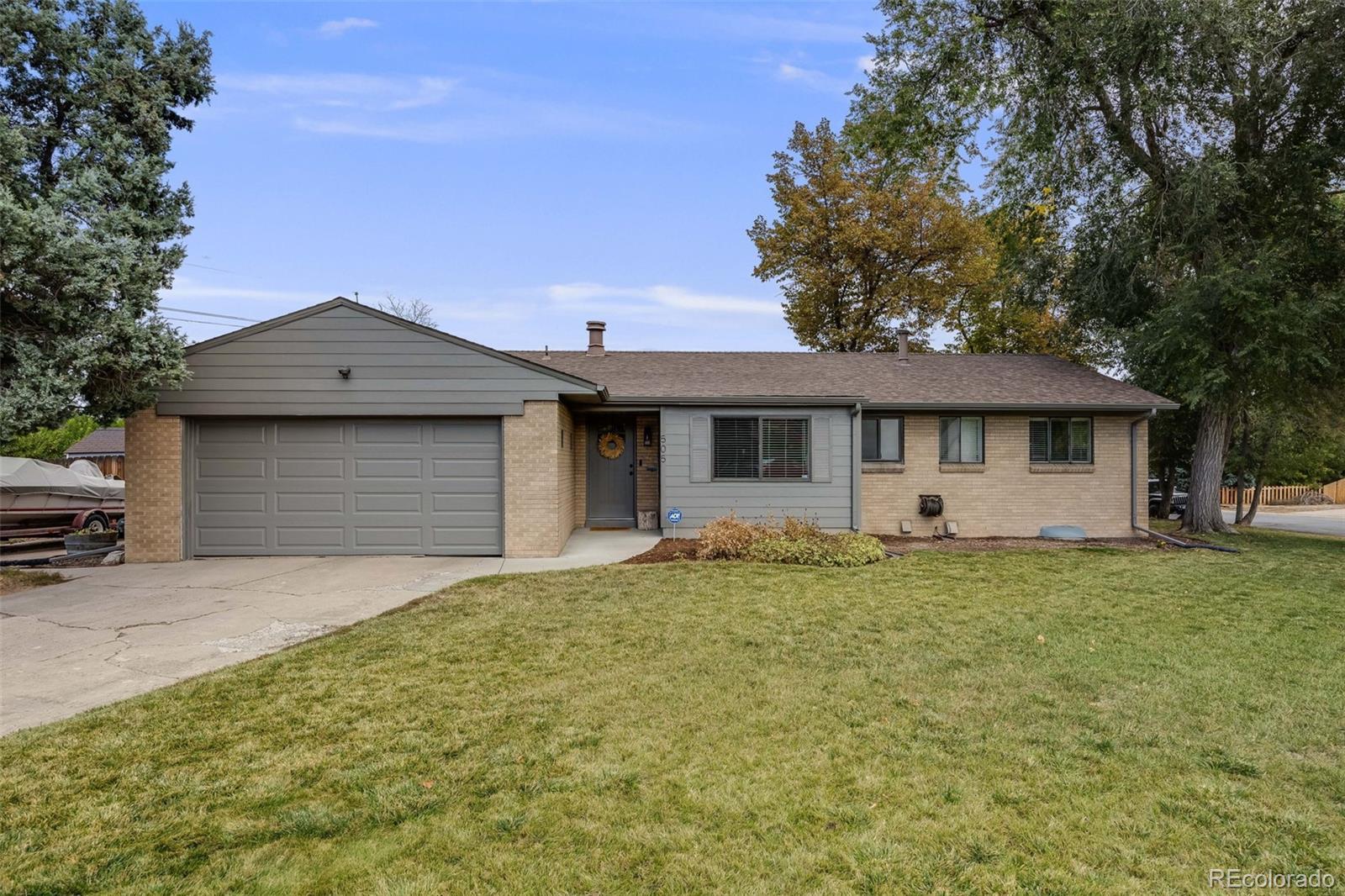 Everett St, Lakewood, CO 80226
