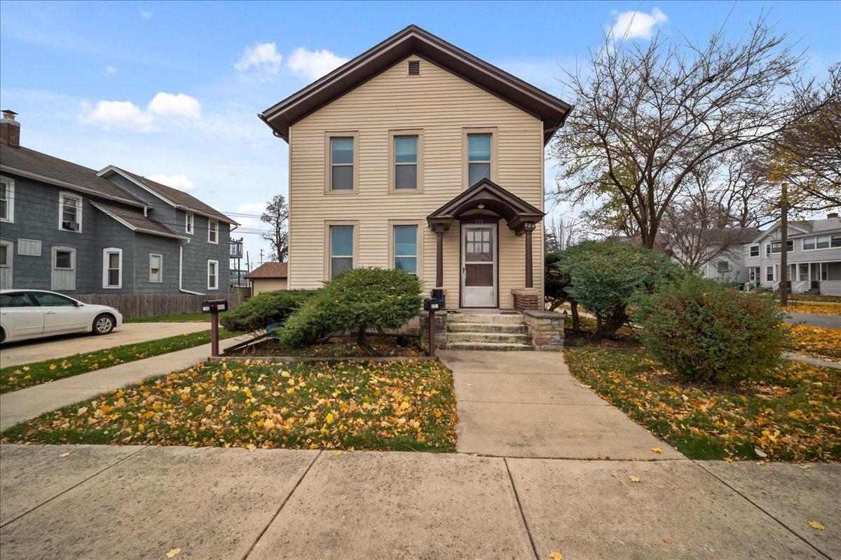 Spruce St, Aurora, IL 60506