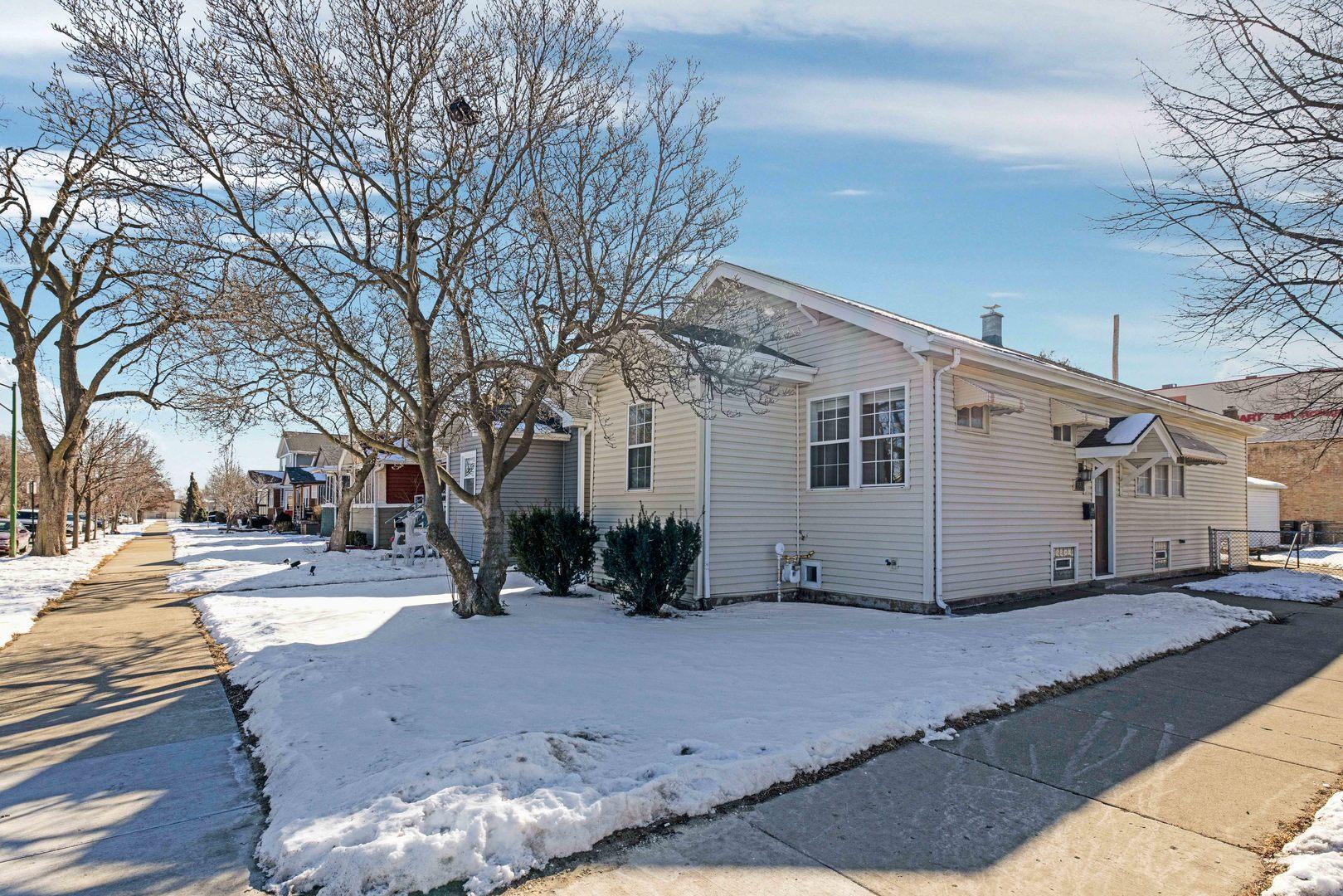 W Warwick Ave, Chicago, IL 60641