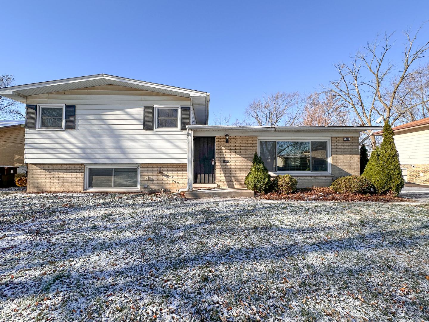N Kenneth Ct, Glenwood, IL 60425