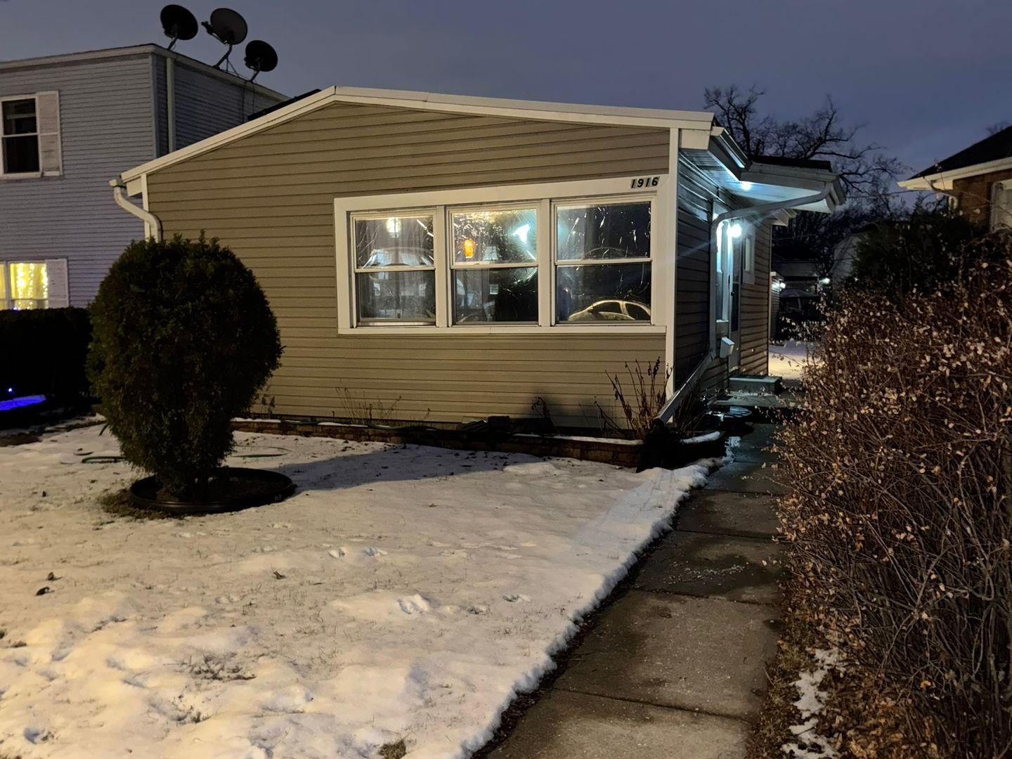 Hartrey Ave, Evanston, IL 60201
