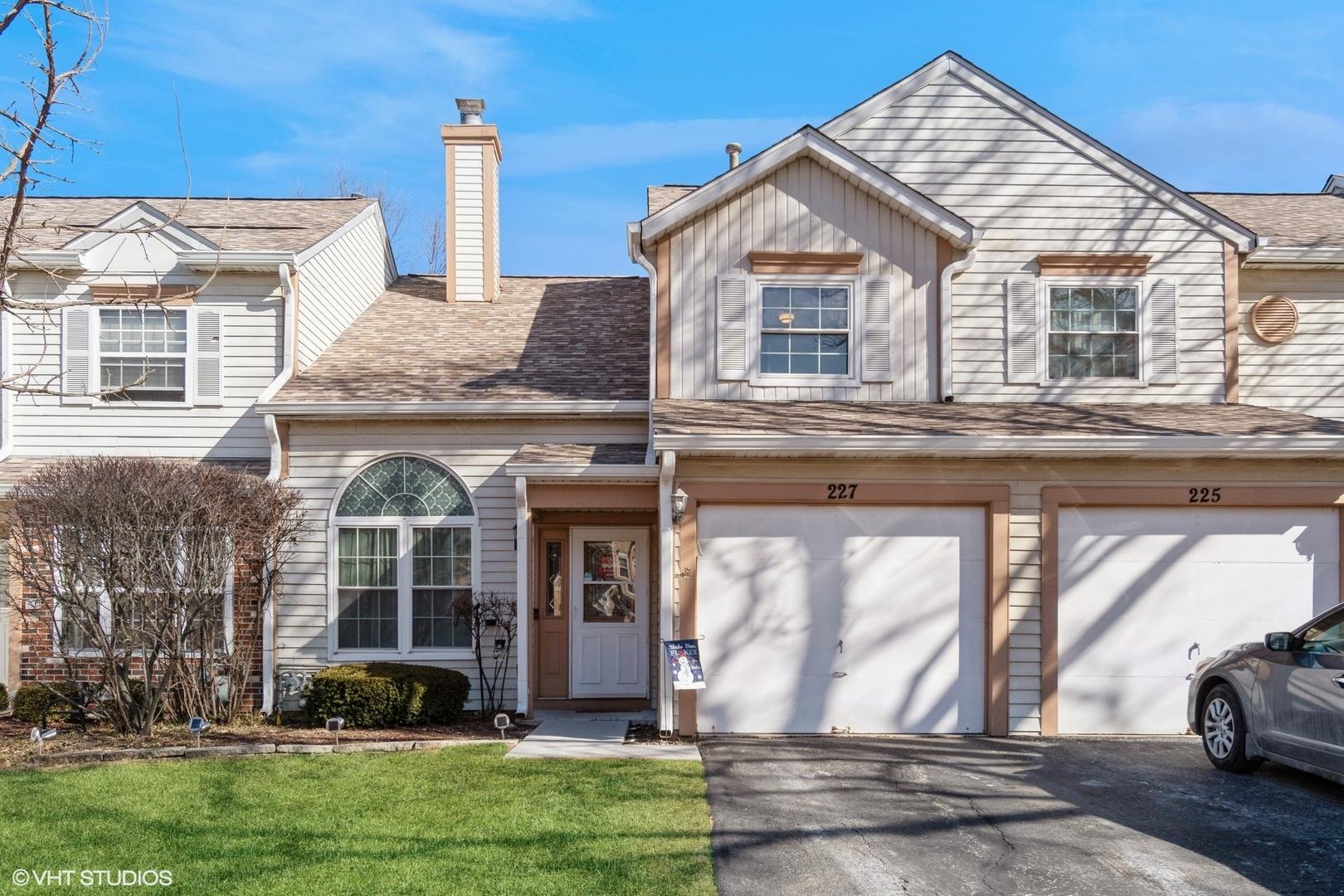 Ascot Ln, Streamwood, IL 60107