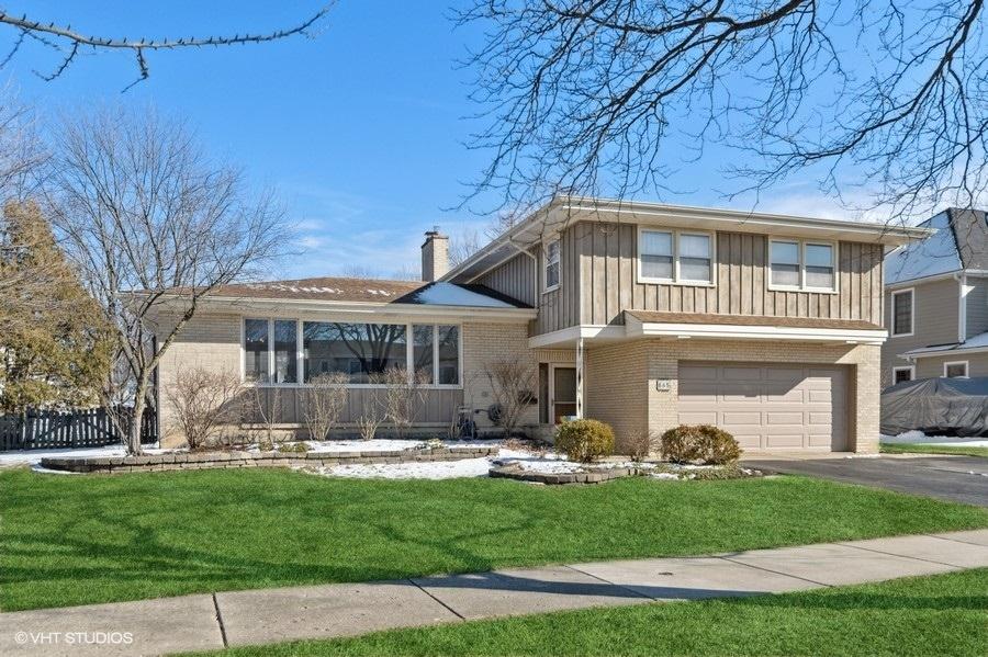Castlewood Ln, Deerfield, IL 60015