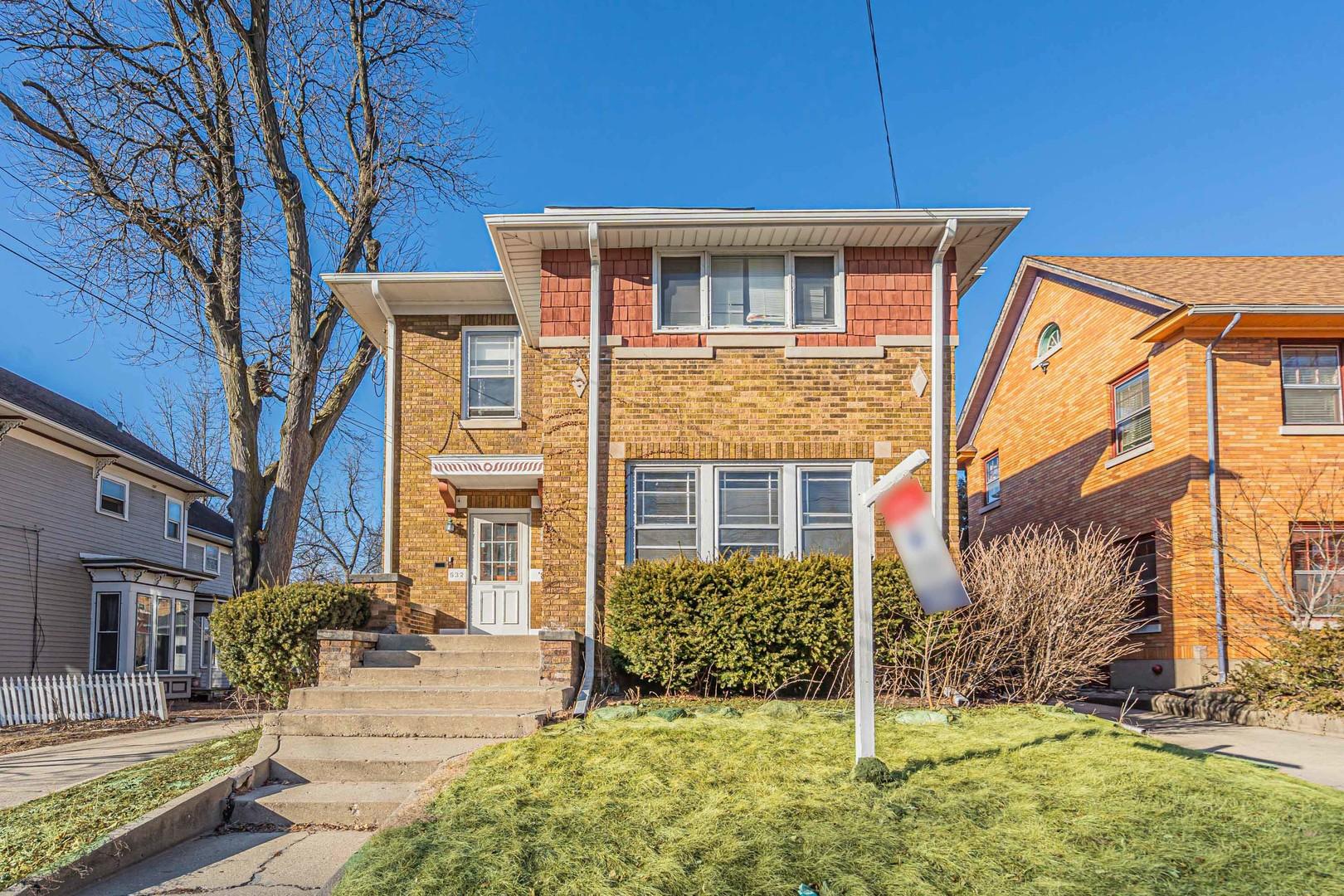 E Chicago St, Elgin, IL 60120