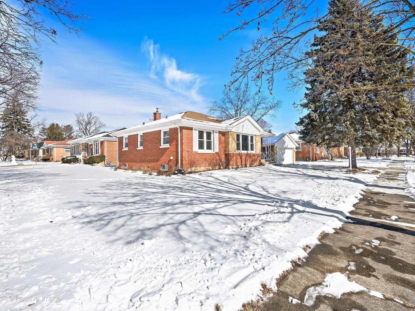 Mandel Ave, Westchester, IL 60154