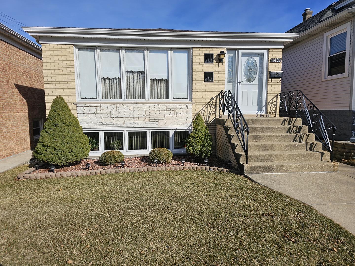 N Neva Ave, Chicago, IL 60656