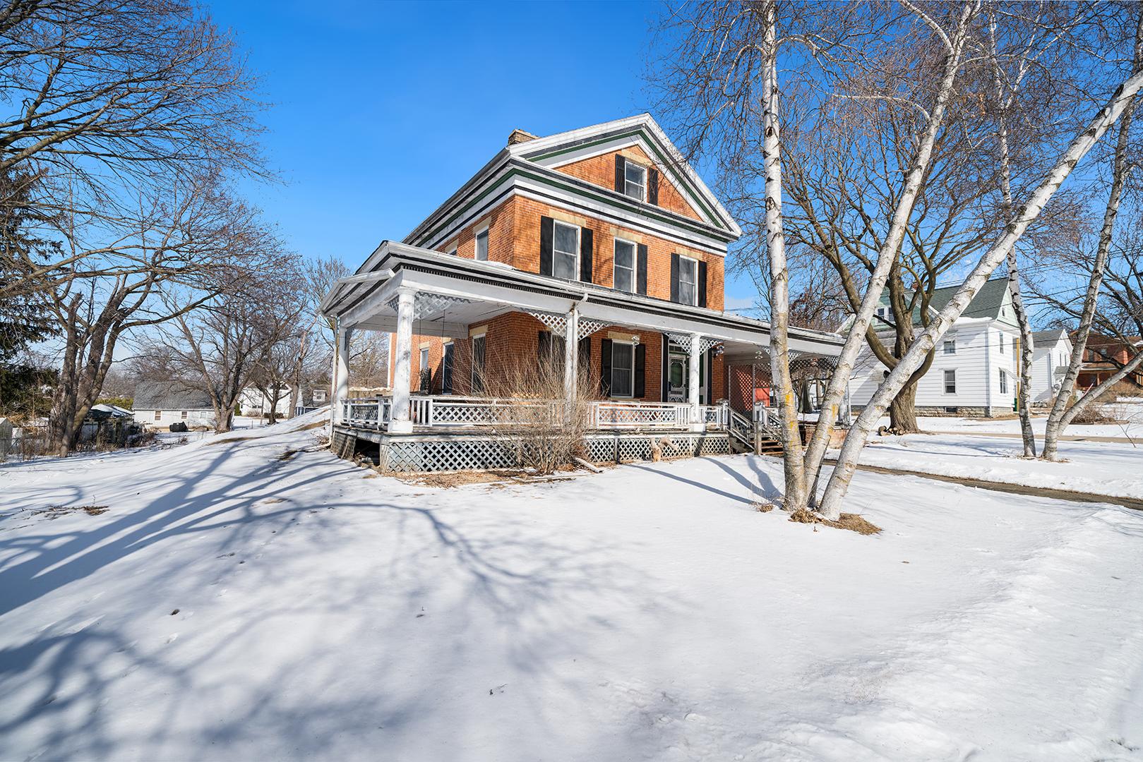 W Locust St, Polo, IL 61064