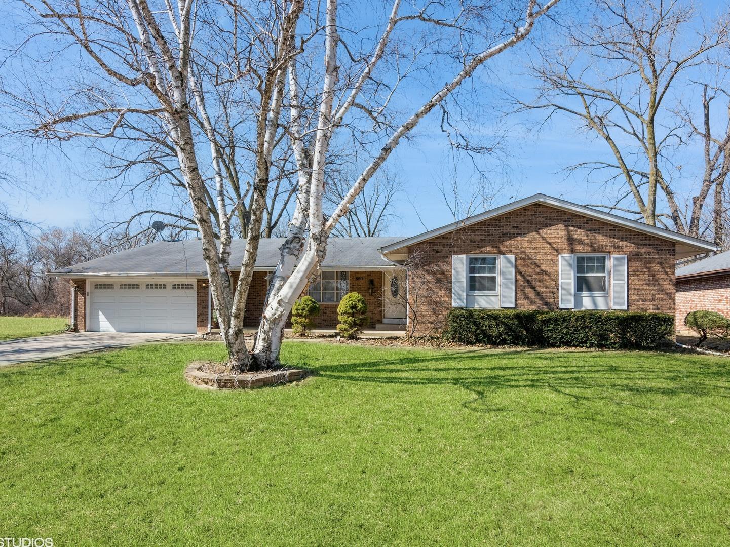 Ruth Dr, Elgin, IL 60123