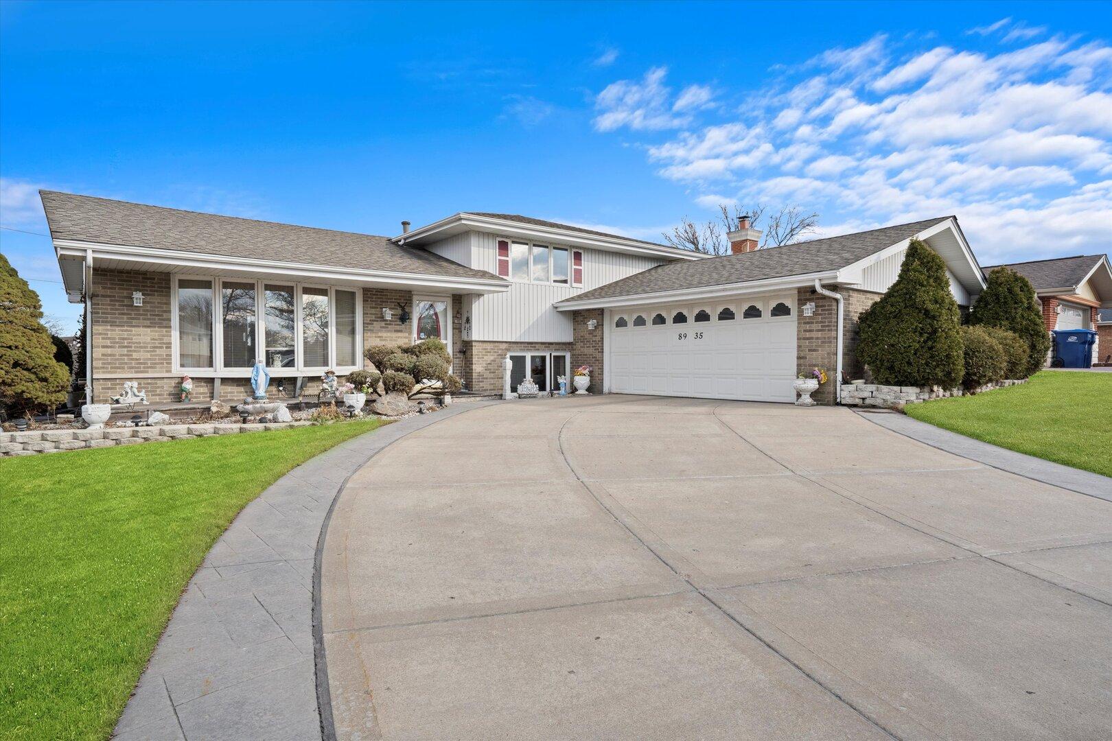 S 81st Ave, Hickory Hills, IL 60457
