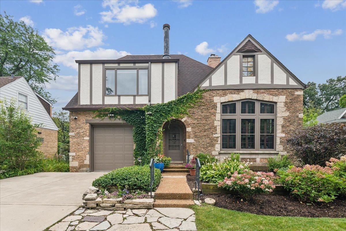 Melody Ln, Highland Park, IL 60035
