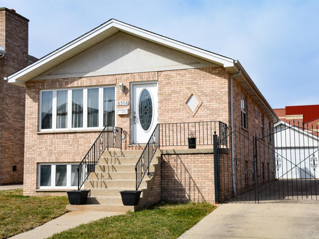 W Byron St, Chicago, IL 60634