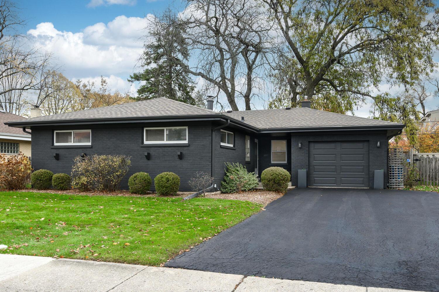 S Poplar Ave, Elmhurst, IL 60126