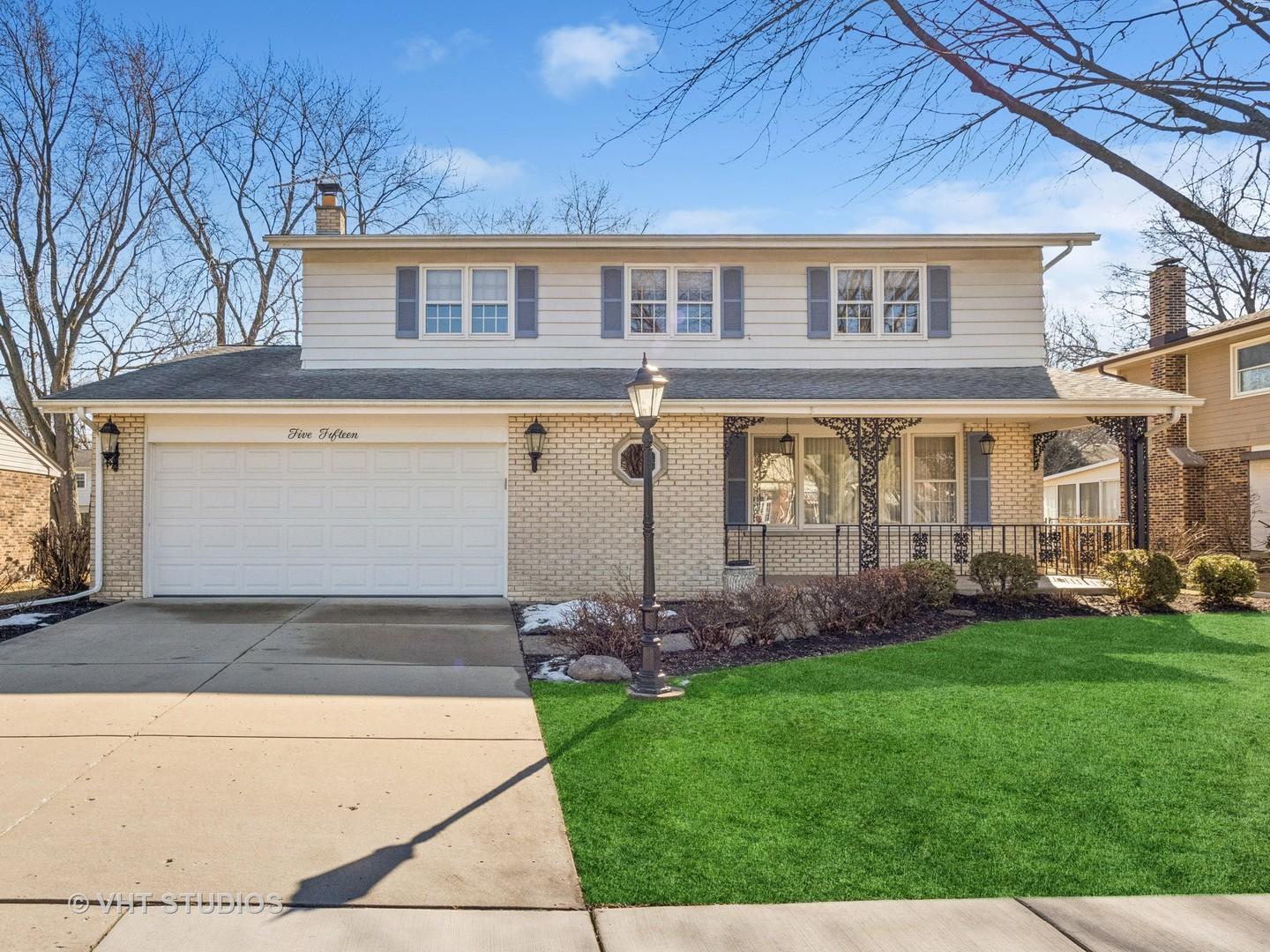 W Cedar St, Arlington Heights, IL 60005