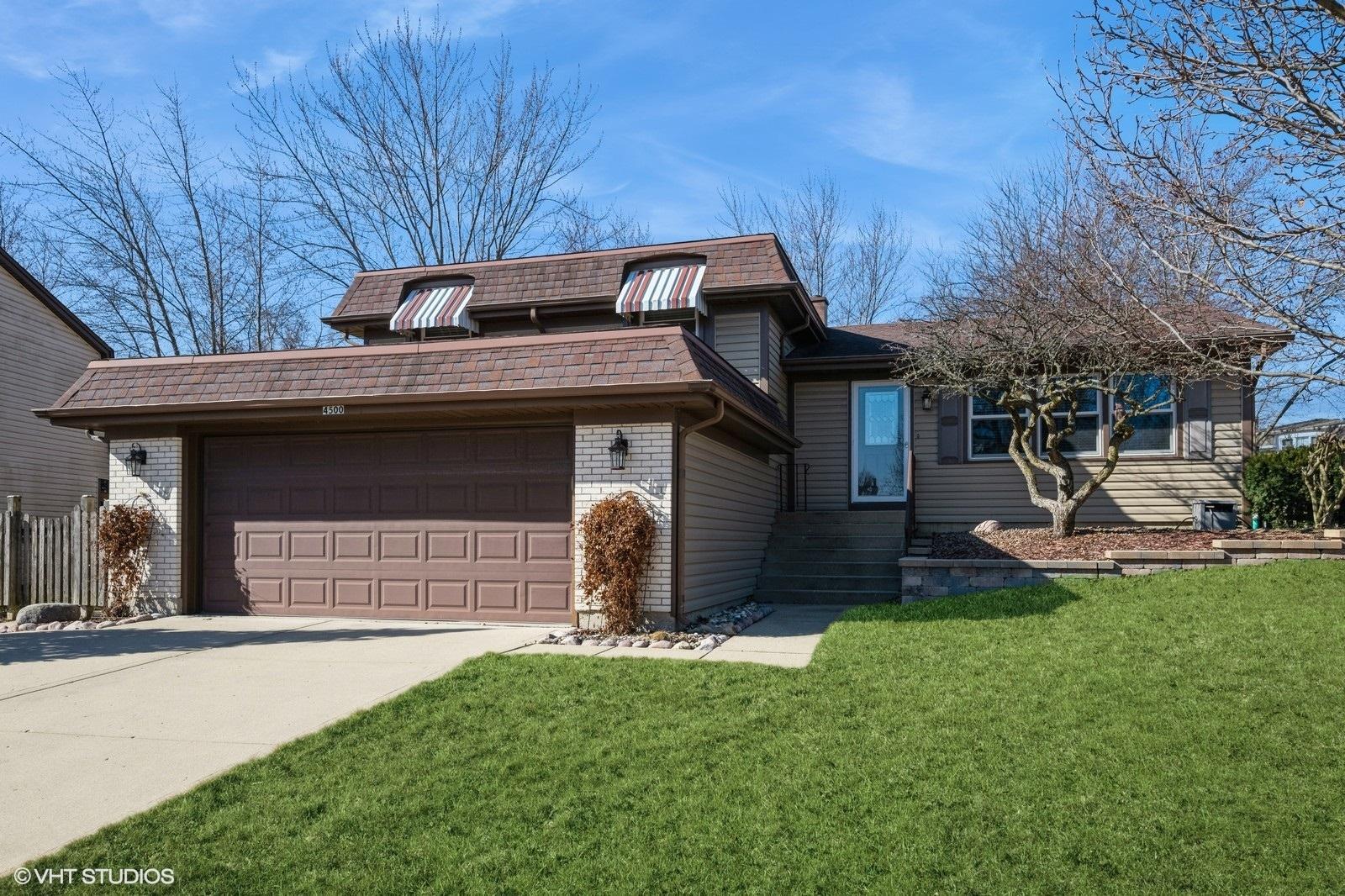 Crab Orchard Dr, Hoffman Estates, IL 60192