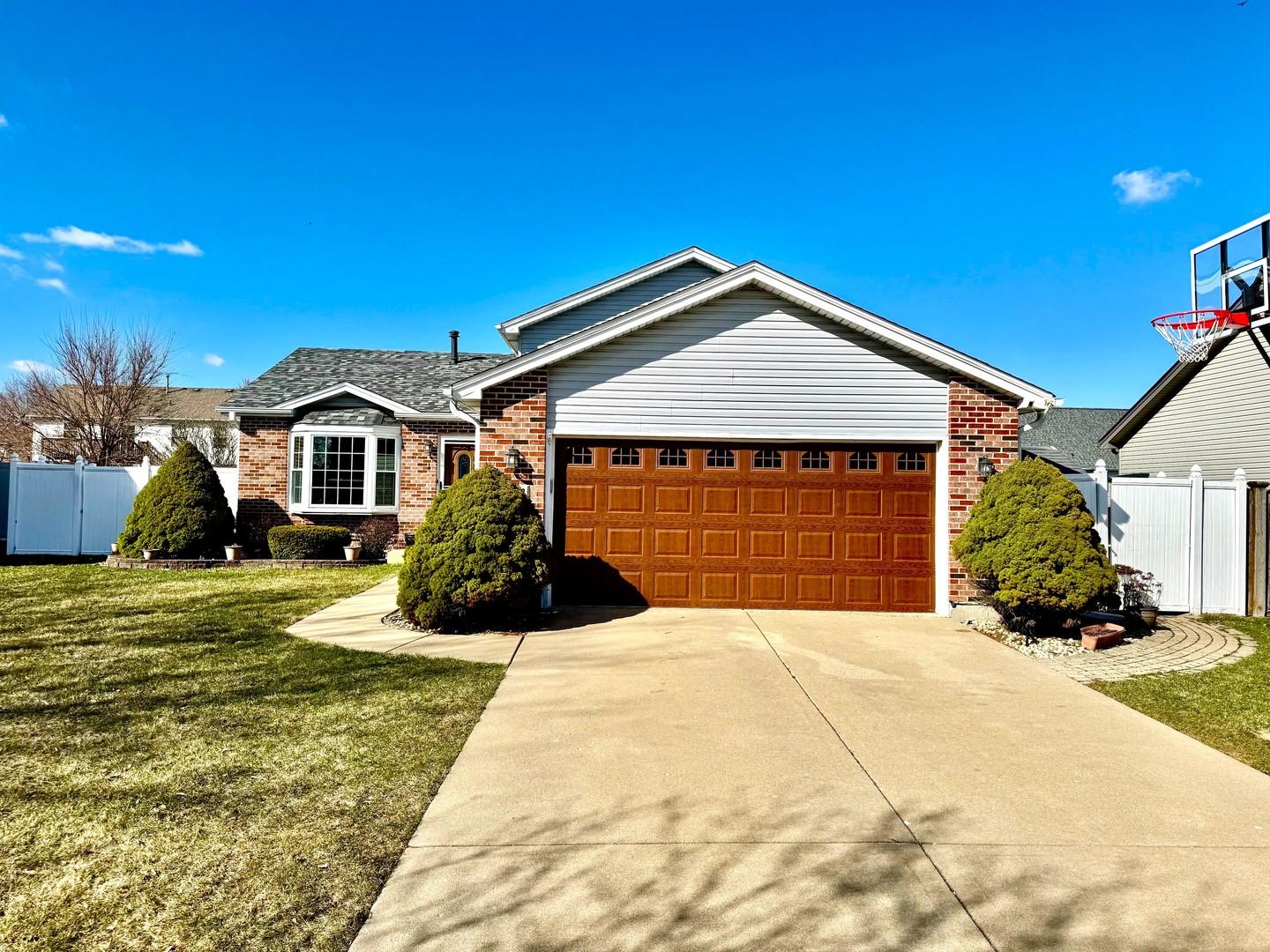 Lindenwood Cir, Plainfield, IL 60586
