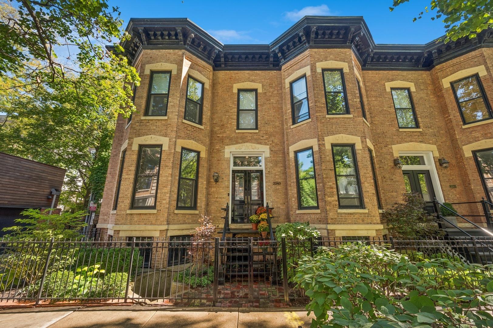 N Cleveland Ave, Chicago, IL 60614