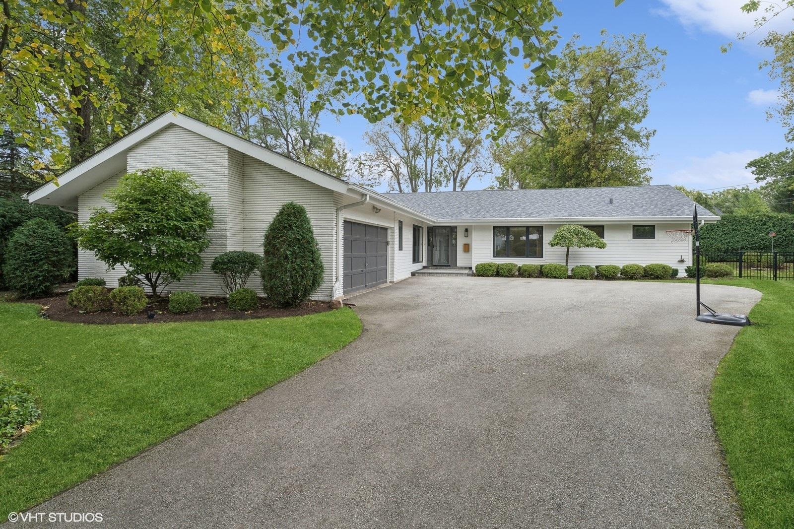 Peach Tree Ln, Glencoe, IL 60022