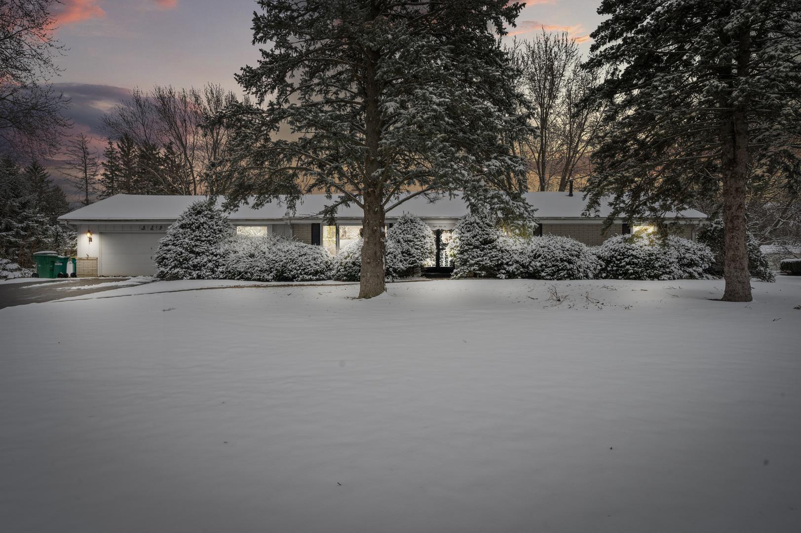Sunset Ln, Sycamore, IL 60178