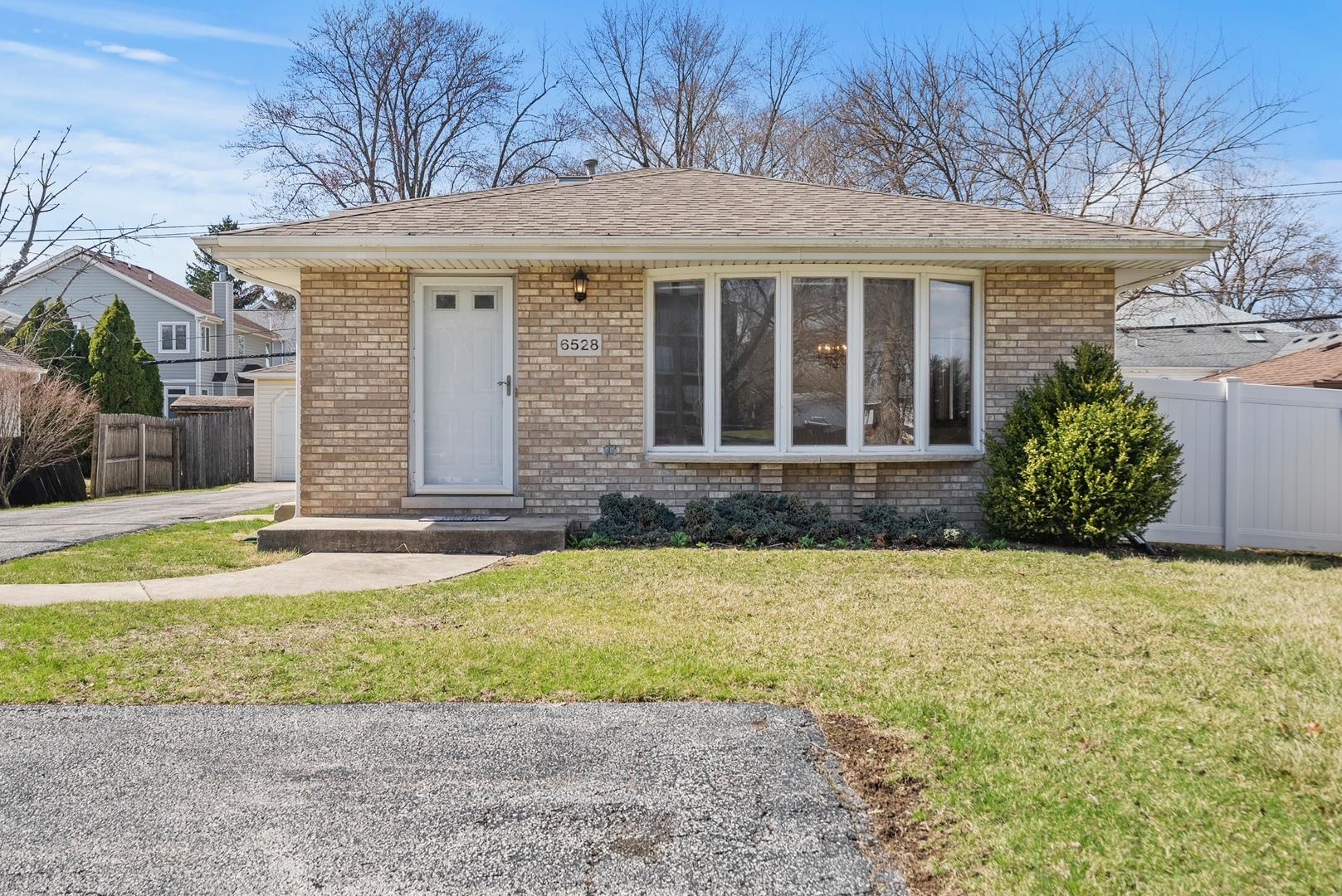 Main St, Downers Grove, IL 60516