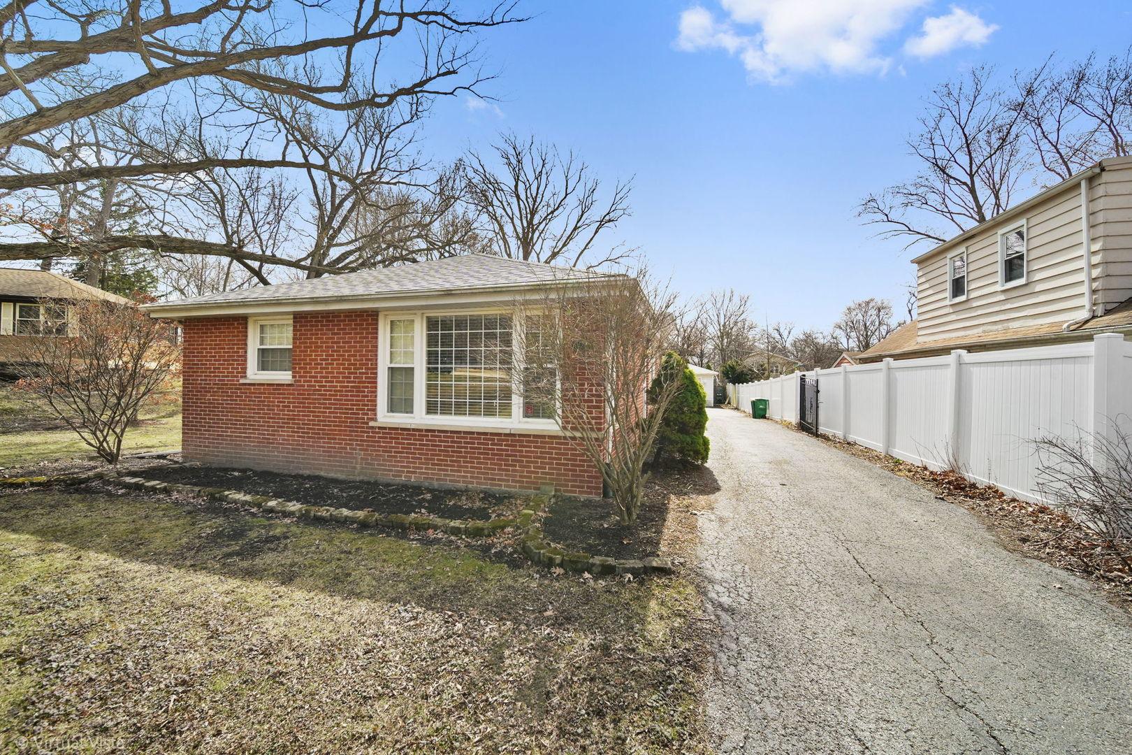 W Eugenia St, Lombard, IL 60148