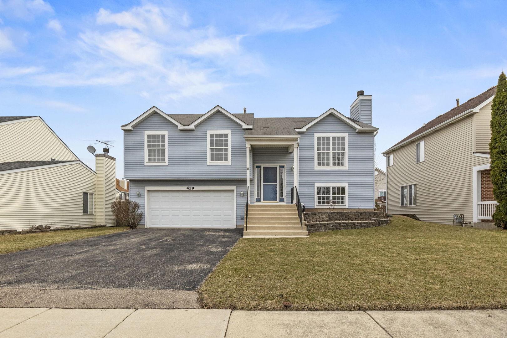 Hobart Dr, South Elgin, IL 60177