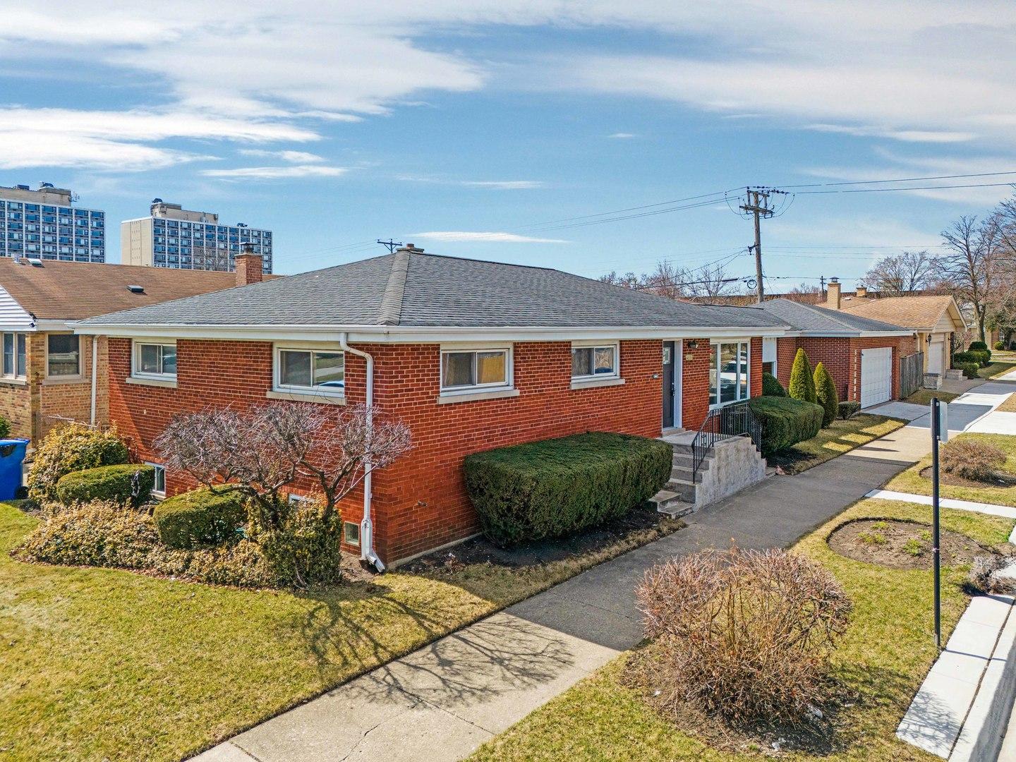 N Mont Clare Ave, Chicago, IL 60656