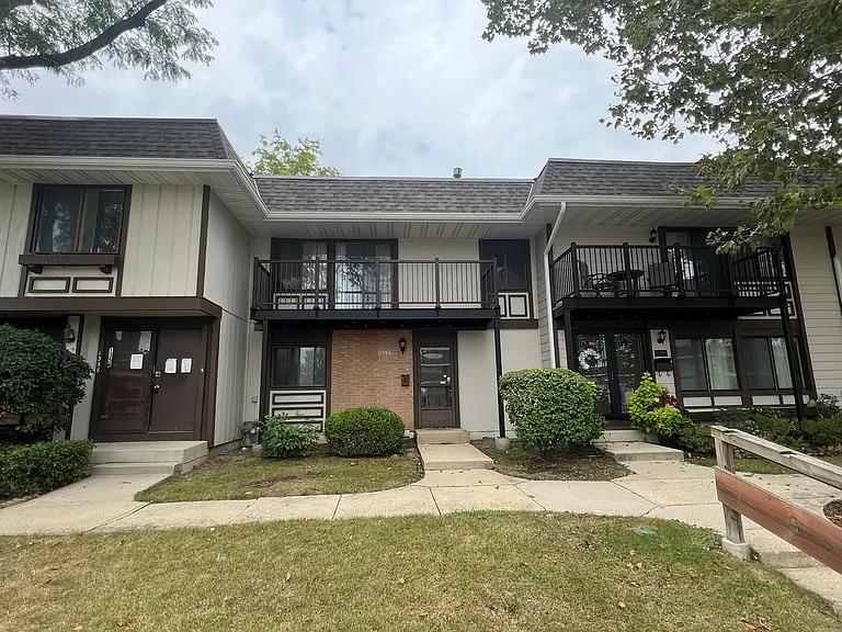 Court Leona, Hanover Park, IL 60133