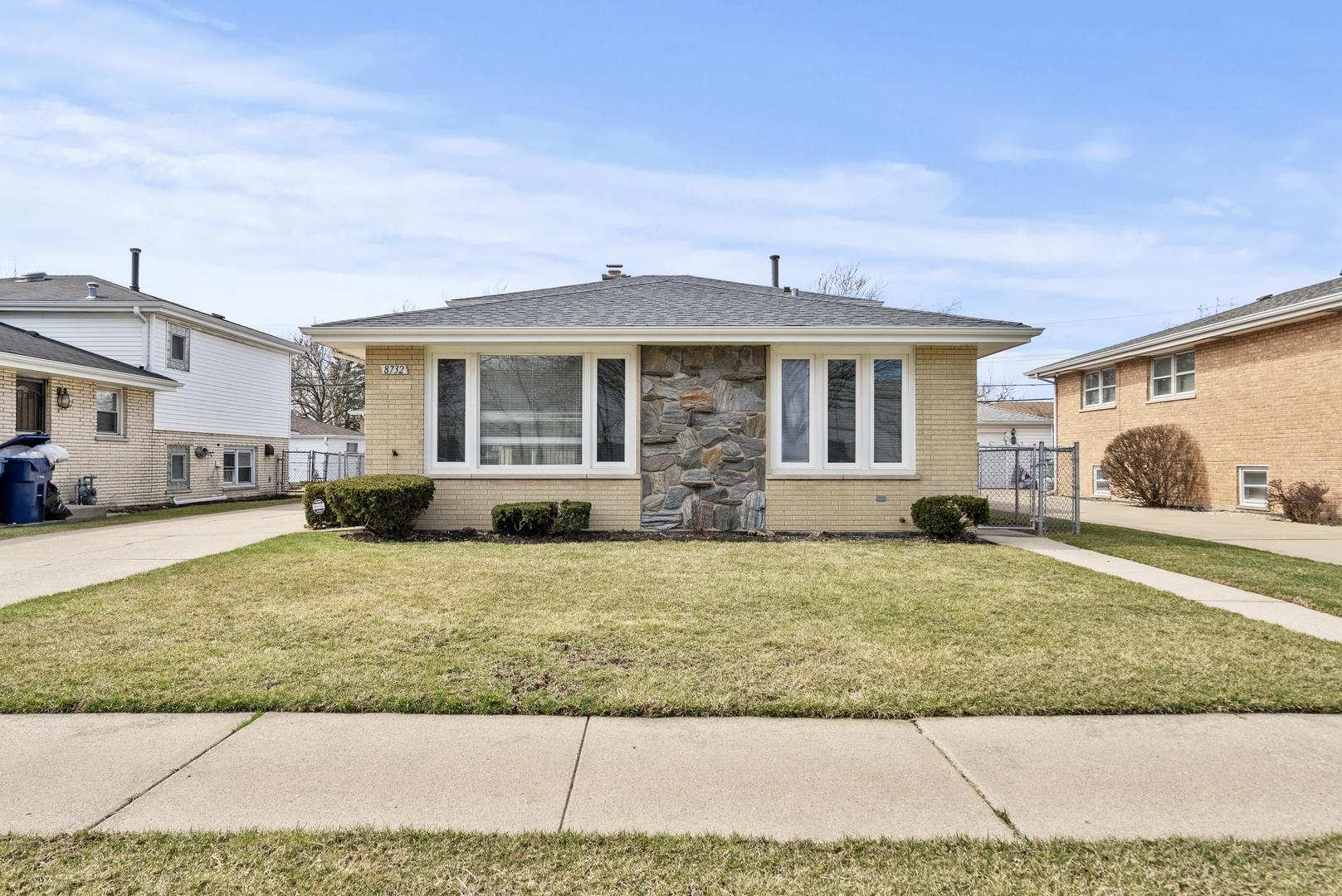 S 49th Ct, Oak Lawn, IL 60453