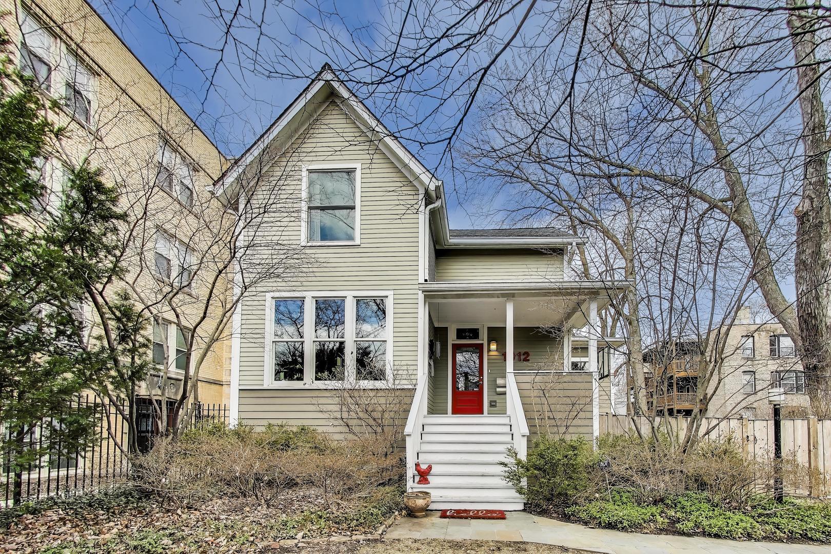 W Lunt Ave, Chicago, IL 60626