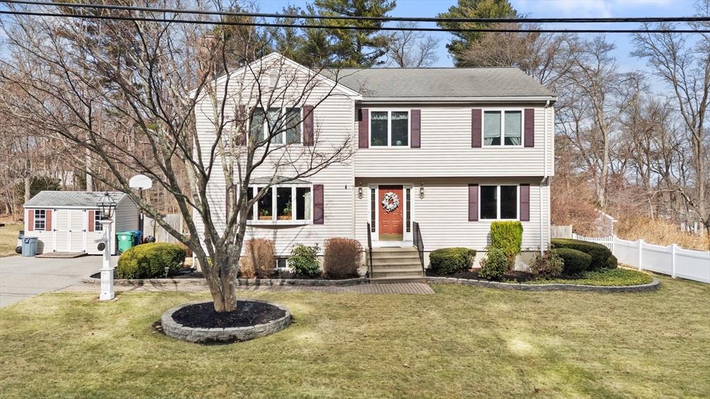 Gloria Cir, Burlington, MA 01803